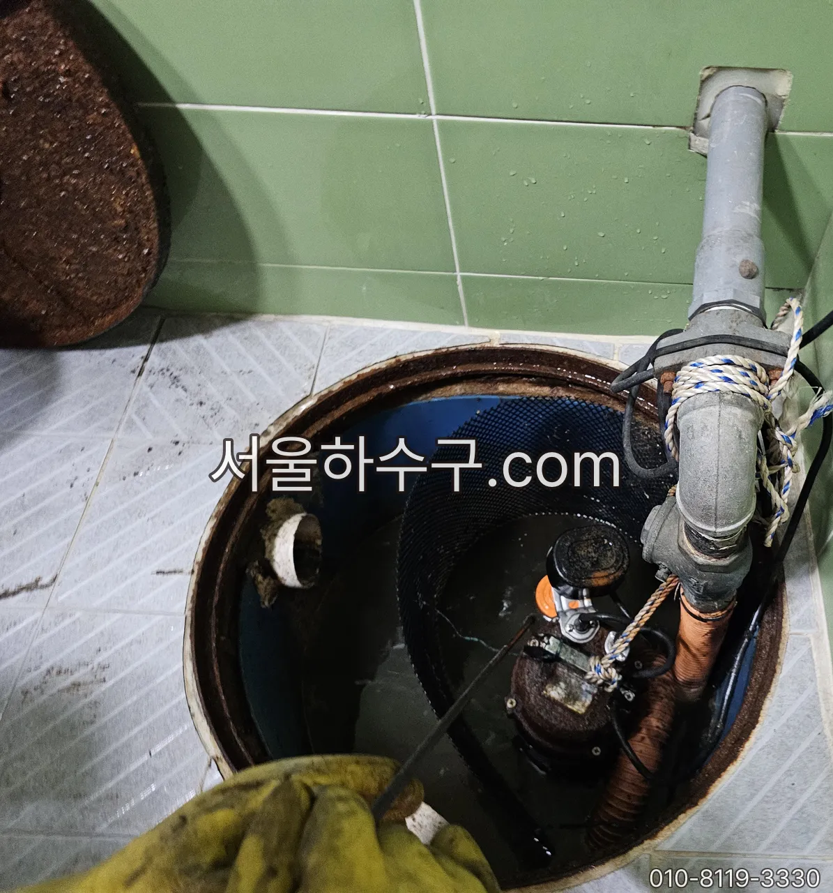 집수정 안 오수펌프와 배출 배관 점검
