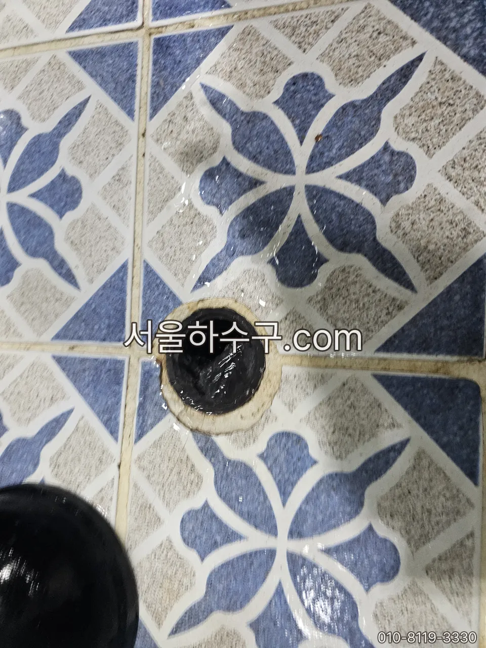 바닥 배수구 역류 흔적 확인